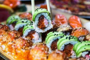 Domino Sushi food