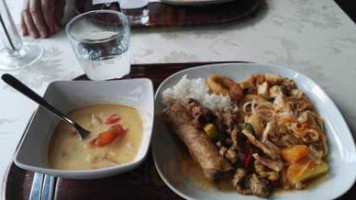 Krua Lawoe Thai Food food