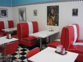 Mikan Cafe Burger inside