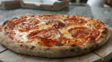 Mondo Pizza Pizzuta food