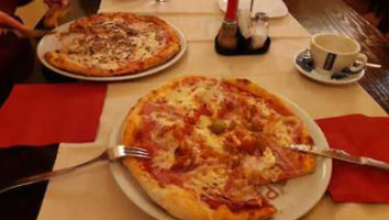 Pizzeria Monnet food