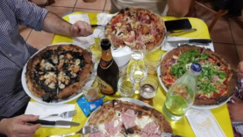 Le Vie Del Borgo Pizzeria food