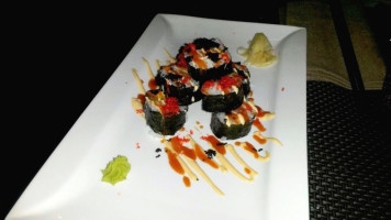 Love's Sushi food