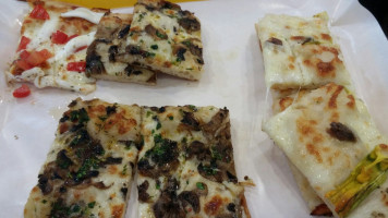Pizzeria Mediterranea food
