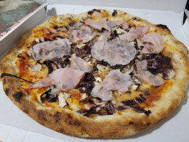 Pizzeria 4 Mori food
