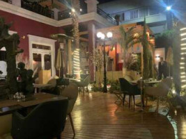 Carlo's Heliopolis Café inside