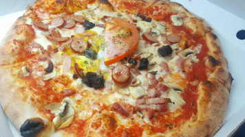 Pizza Dozzina, food