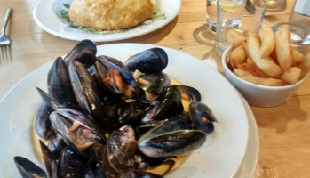 47 Mussel Row food