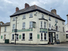 The Fleece Inn outside