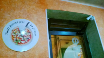 Oltremare Pizzeria D'aporto Consegna A Domicilio inside