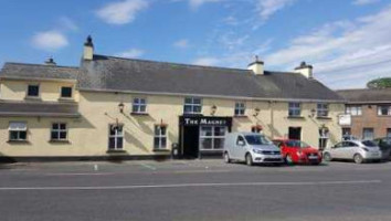 The Magnet Bar Restaurant outside