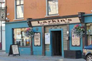 Larkins Pub outside