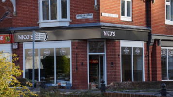 Nico's Main Bakery outside