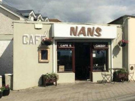 Nans Cafe Cakery outside