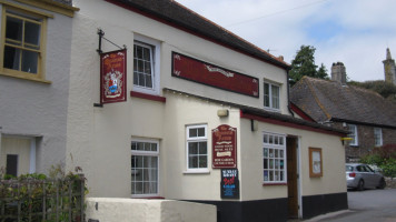 Queen's Arms outside