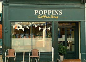 Poppins Cafe outside
