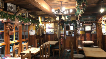 Oak Tree Inn inside