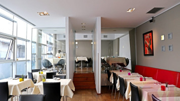 Vox Restaurant Lounge Bar inside