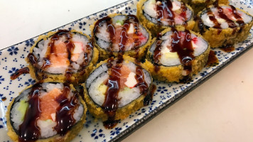 Yi Sushi food