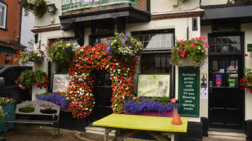 The Mailmans Arms outside