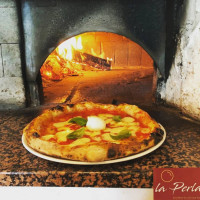 Pizzeria La Perla food