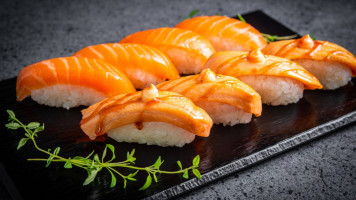 Amijami Sushi food