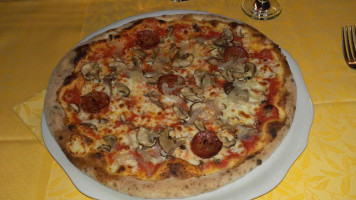Pizzeria Petra food