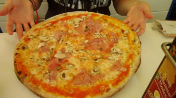 Pizzeria Maxim food