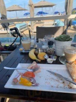 Peukie Beachclub food