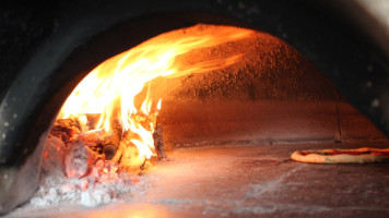 Pizza Casa Di Naldi Roberto E Cataldo Gaetano inside