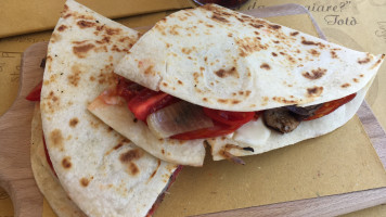 Gialsi-piadineria food