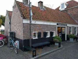 Vishandel Van Der Veen/eethuis De Oude Rokerij outside