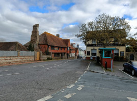 The Royal Oak And Castle Inn outside