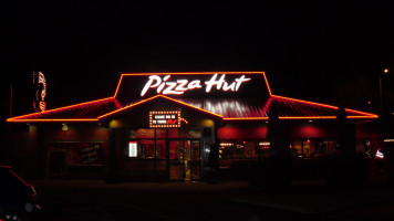 Official Pizza Hut Kings Lynn outside