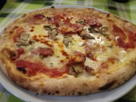 Pizza Follia Di Salvatore Delle Rose food