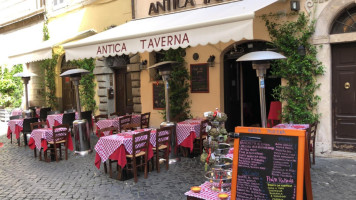 Antica Taverna outside