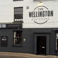 The Wellington Ale House food