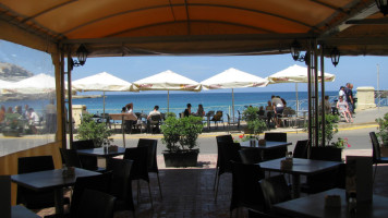 Pebbles Caffe' Del Mar inside