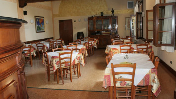 Pizzeria Ciroli inside