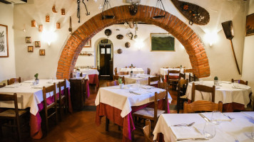 Pizzeria Castel Girardi inside
