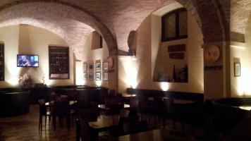 King's Pub Sebastiani Silvestro inside