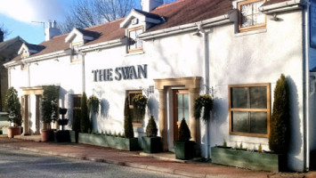 The White Swan Inn outside