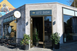 Isamii Sushi outside