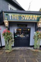 Swan Inn outside