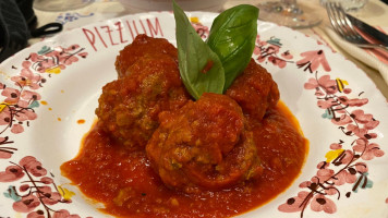Pizzium Roma food