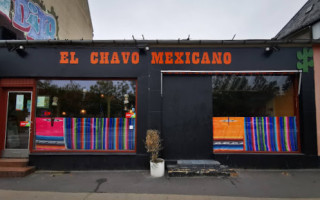 El Chavo Mexicano outside