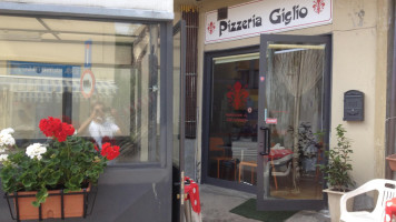 Pizzeria Gigilo outside