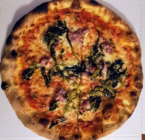 Pizza In Piazza food