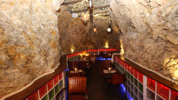 La Caverna Wine inside