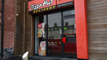 Pizza Hut Delivery outside